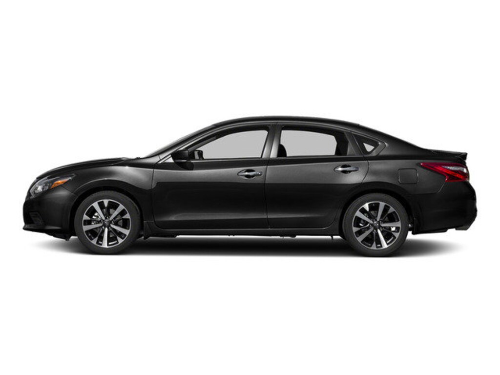 Used 2017 Nissan Altima 2.5 SR Sedan