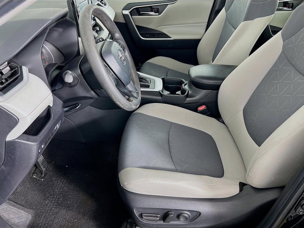 Used 2021 Toyota RAV4 XLE SUV