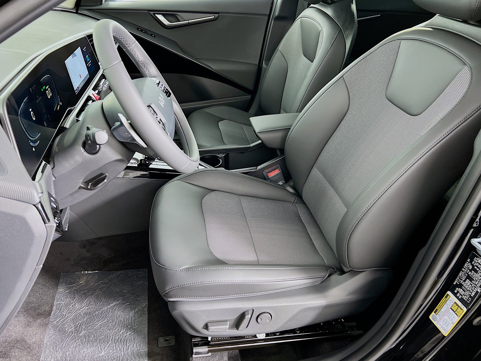 2025 Kia Niro EX Touring photo 3