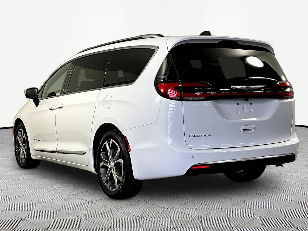 Used 2026 Chrysler Pacifica Pinnacle Van Passenger Van