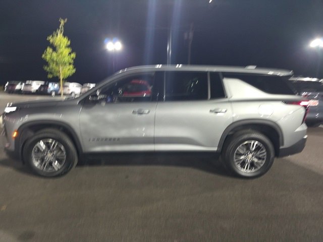2024 Chevrolet Traverse LS photo 3