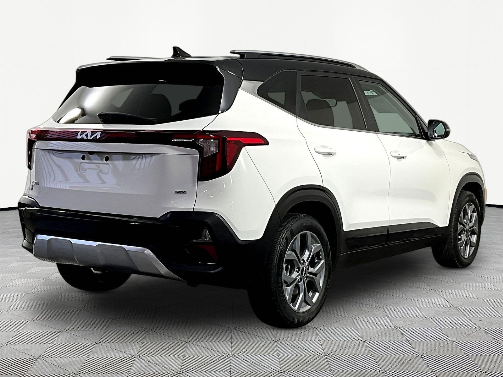 2024 Kia Seltos S - Photo 6