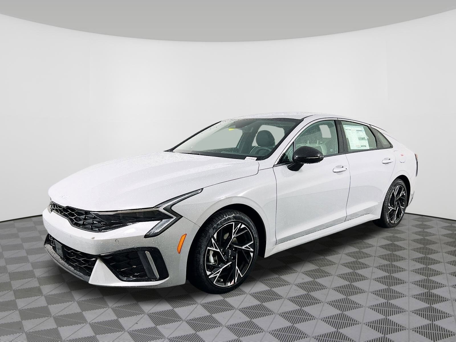 2025 Kia K5 GT-Line photo 2