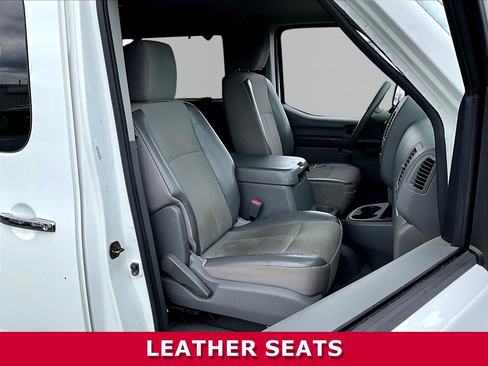 2016 Nissan NV Passenger SV - Photo 29