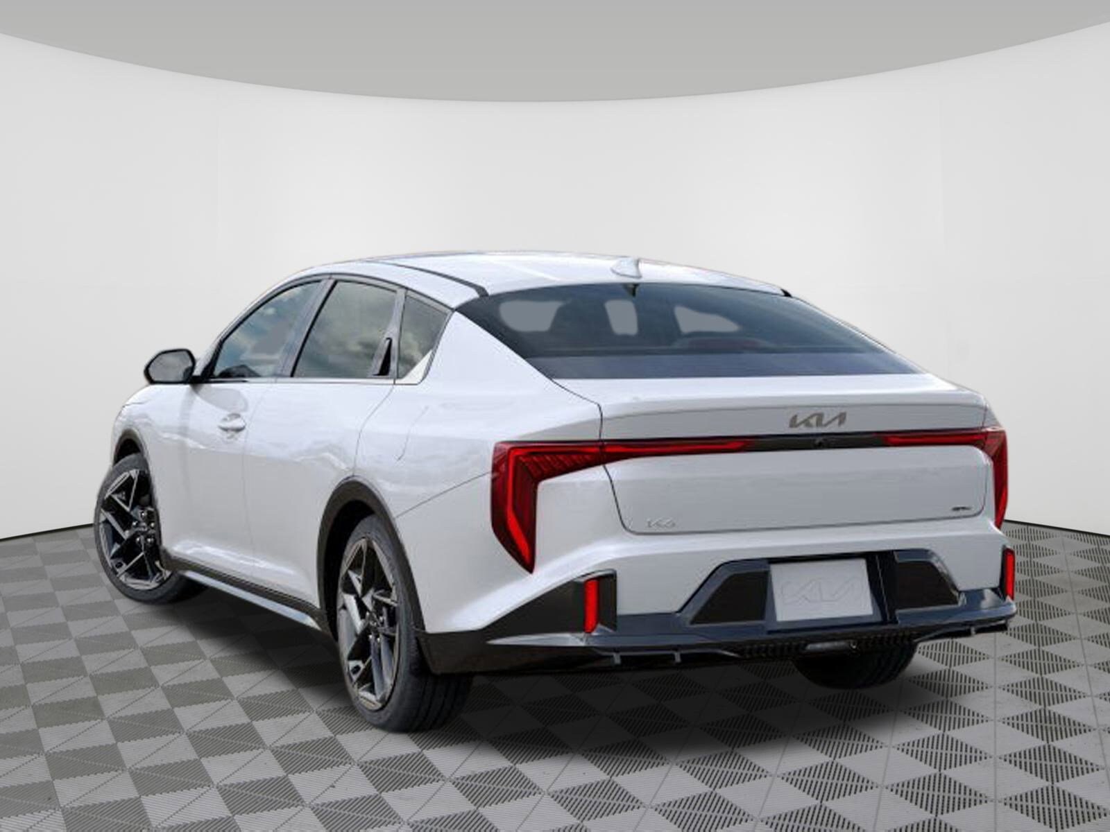 2025 Kia K4 GT-Line photo 2