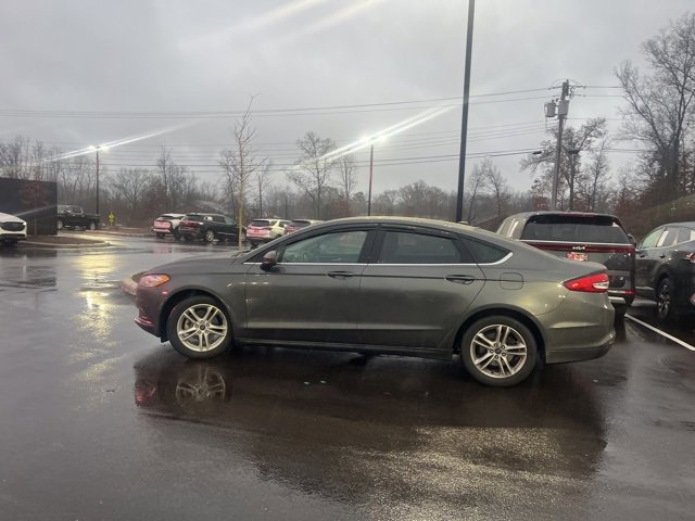 2018 Ford Fusion SE photo 2