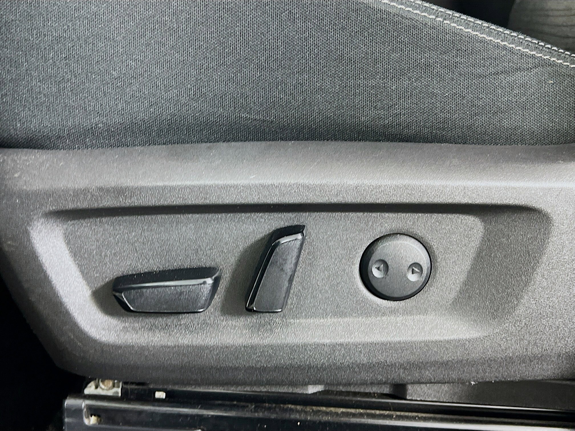 2021 Nissan Rogue SV photo 3
