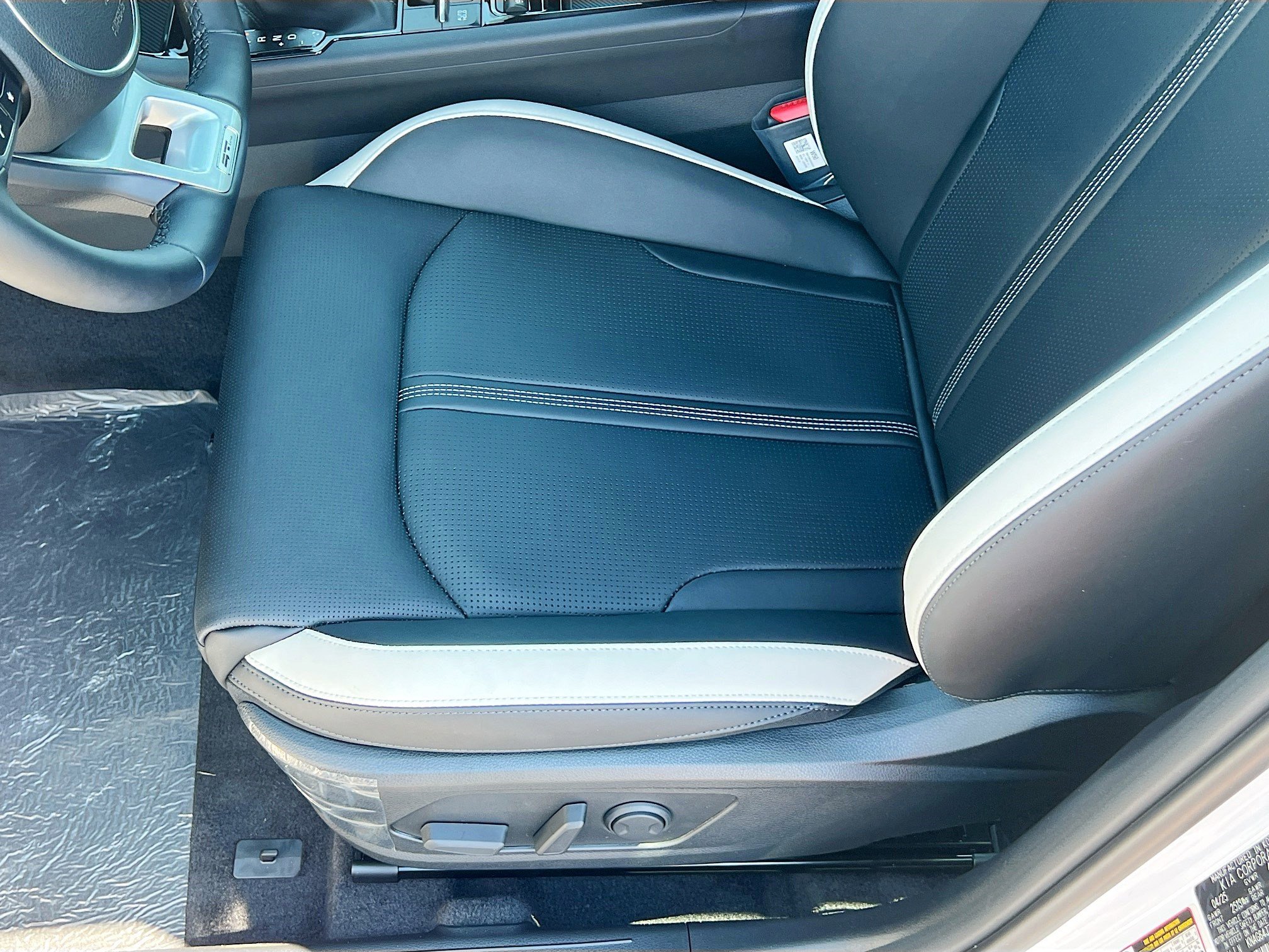 2025 Kia K5 GT-Line photo 4