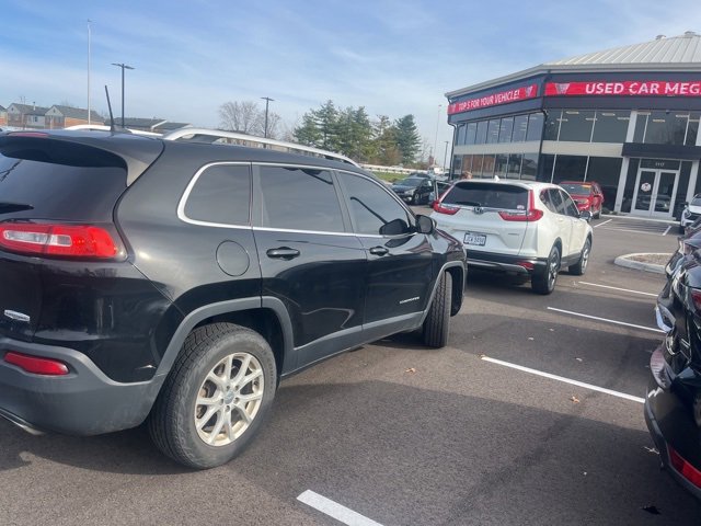 2017 Jeep Cherokee Latitude photo 2