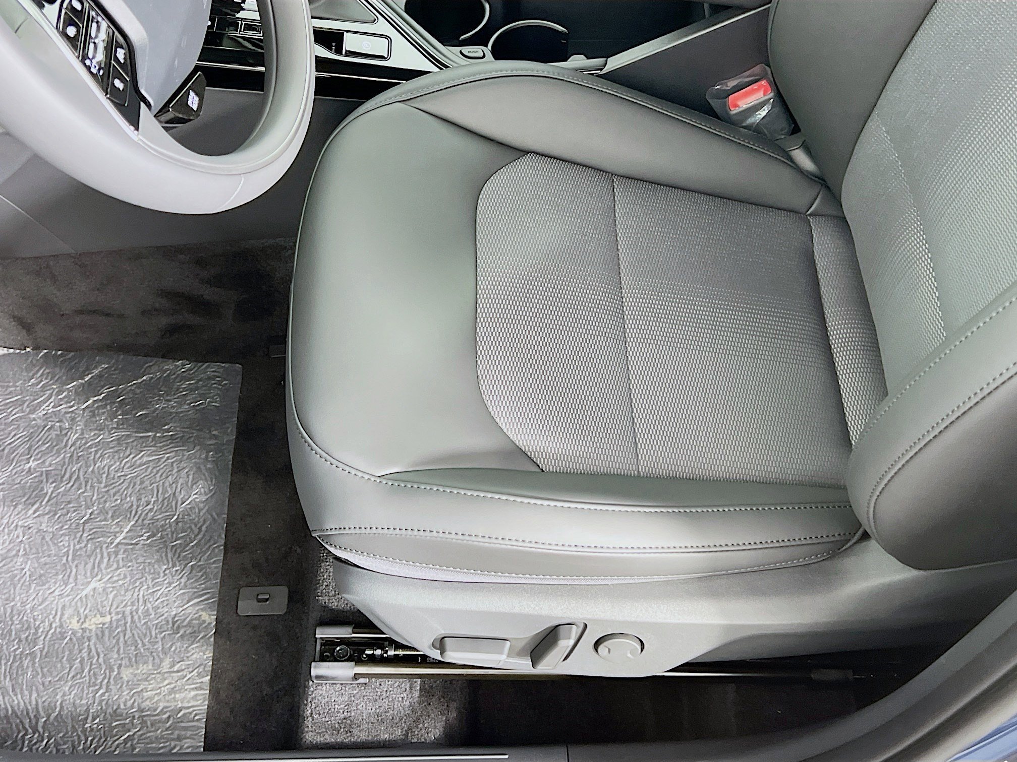 2025 Kia Niro EX photo 4
