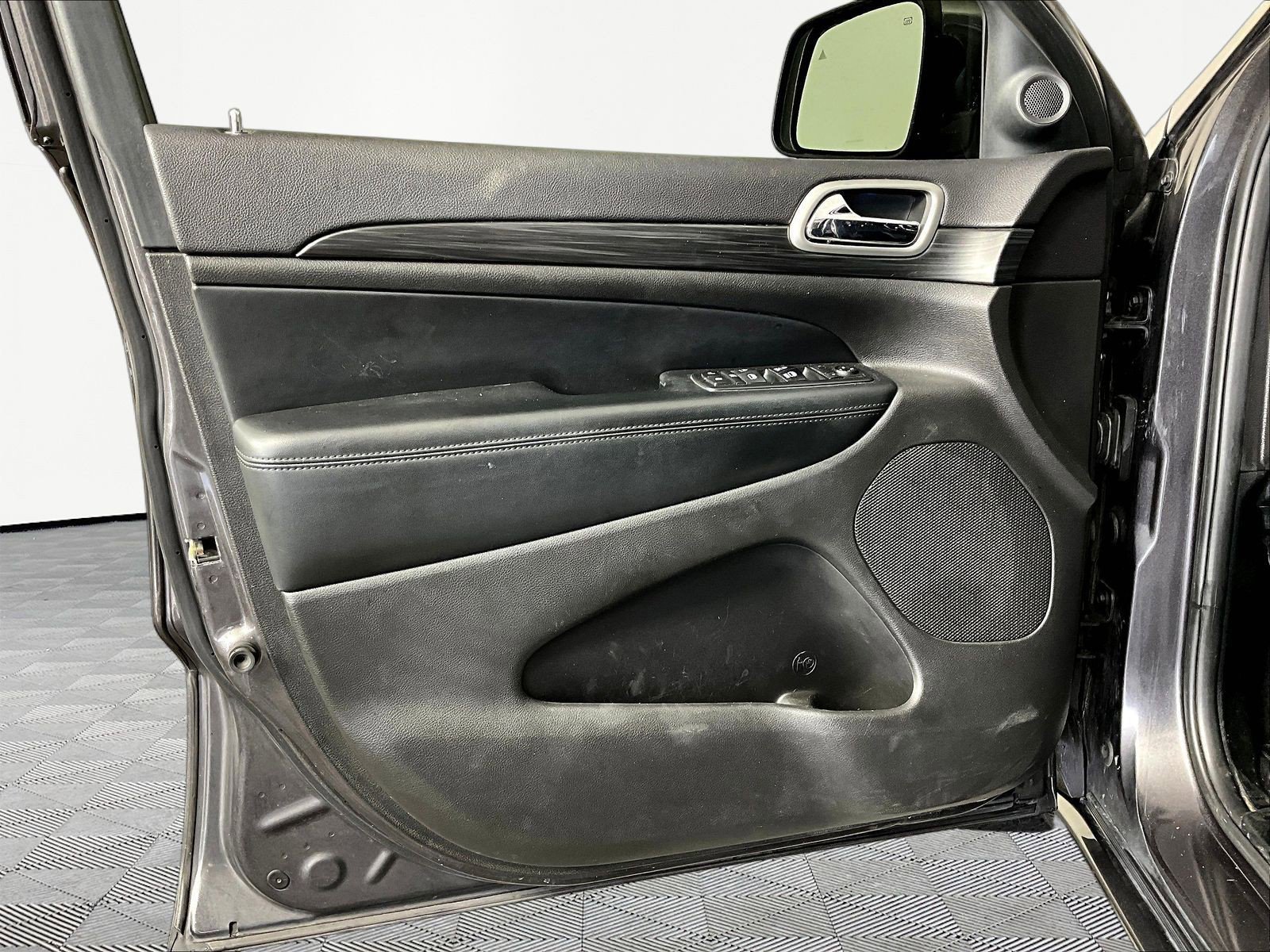 2019 Jeep Grand Cherokee Altitude - Photo 18