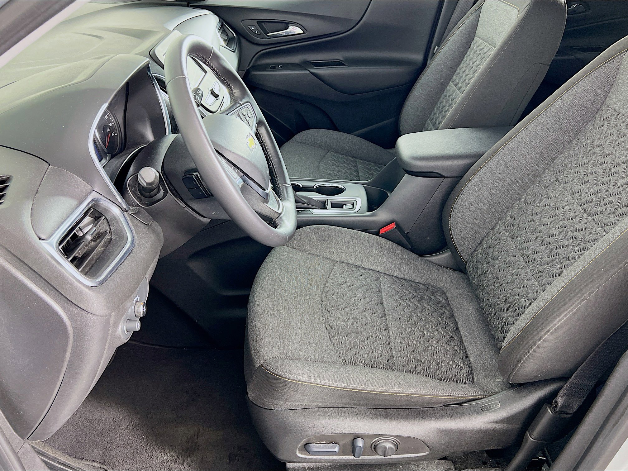 2022 Chevrolet Equinox LT photo 3