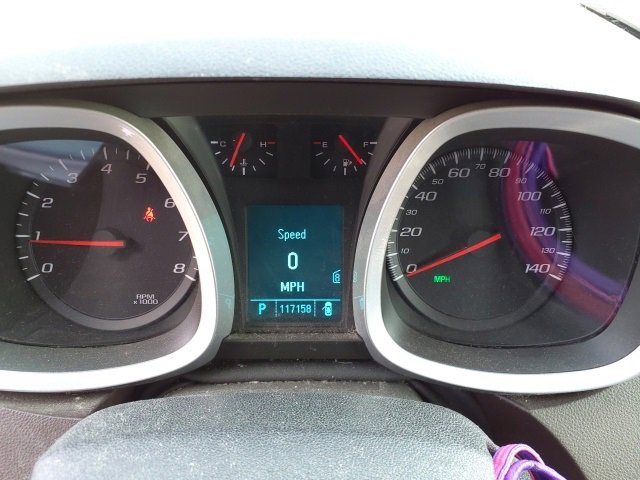 2011 Chevrolet Equinox LT photo 4