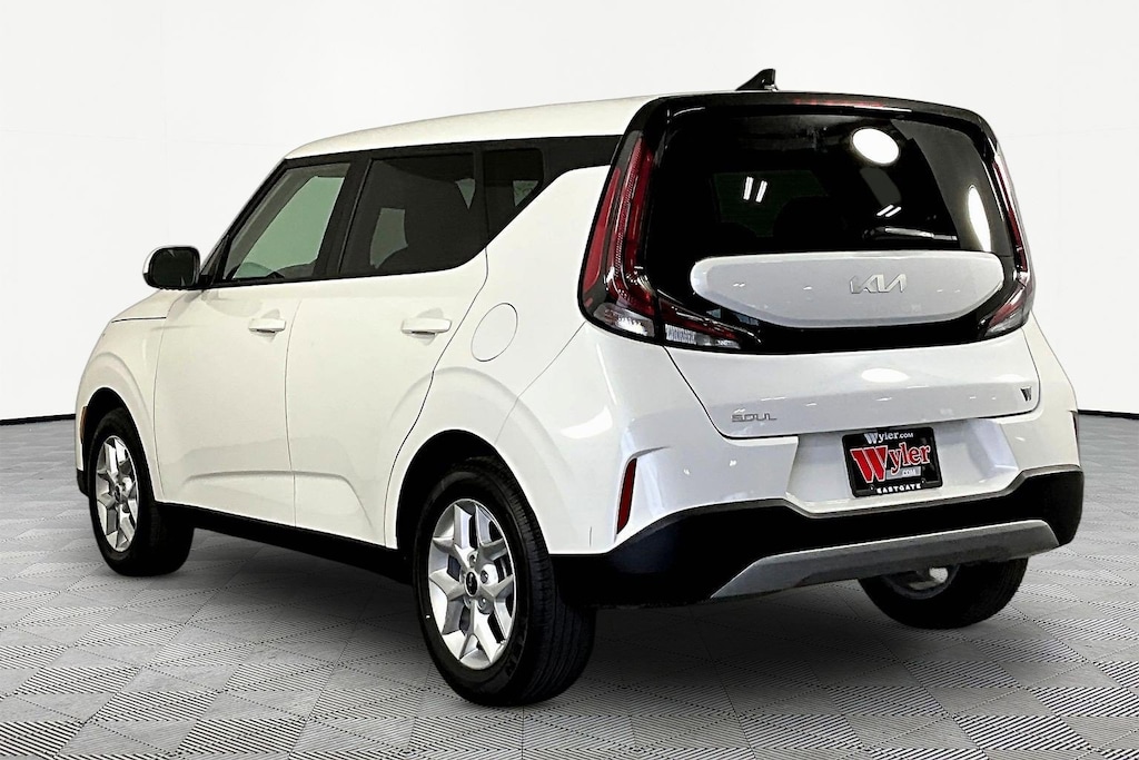 Used 2025 Kia Soul LX Hatchback