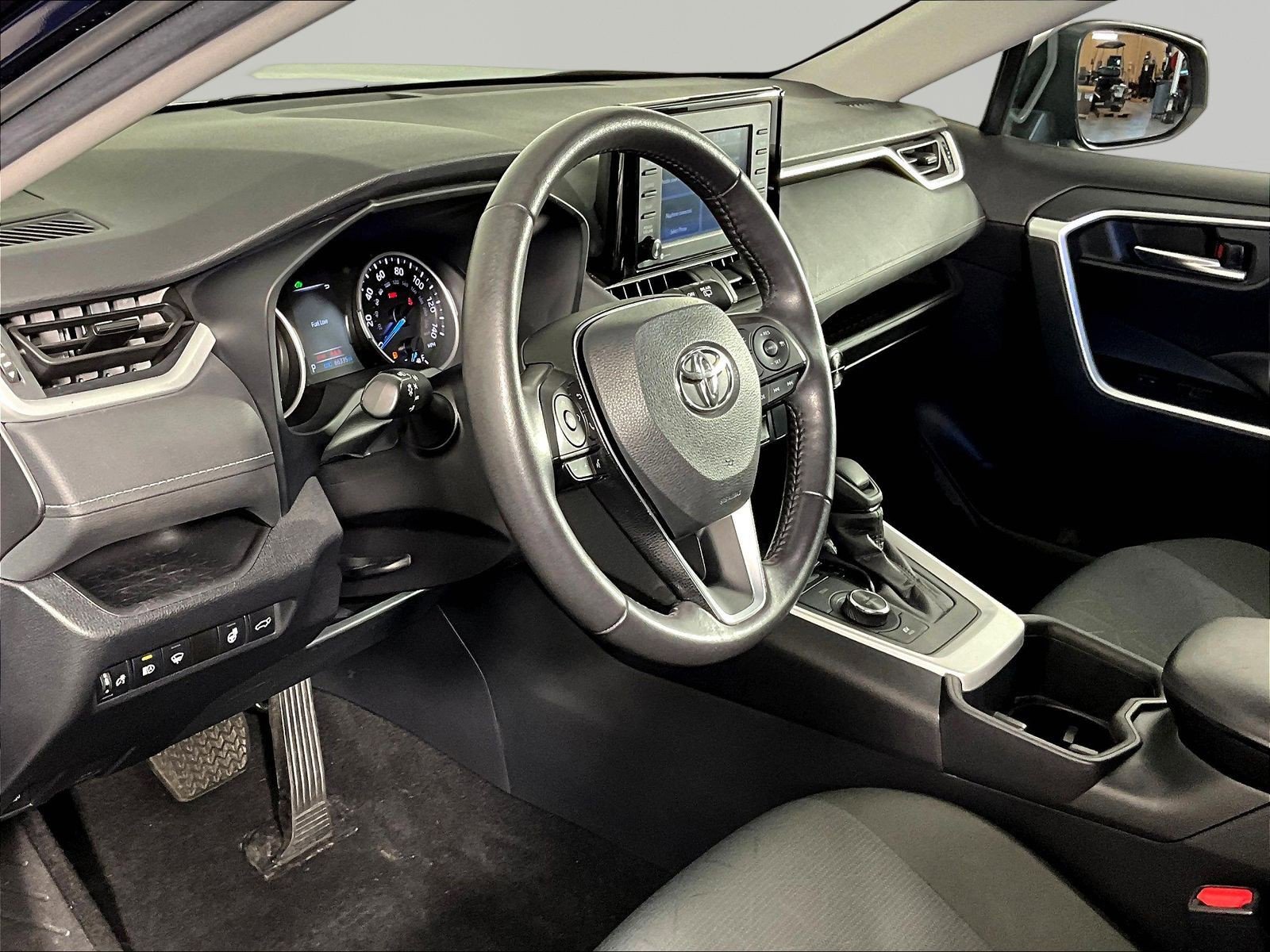 2022 Toyota RAV4 XLE - Photo 17
