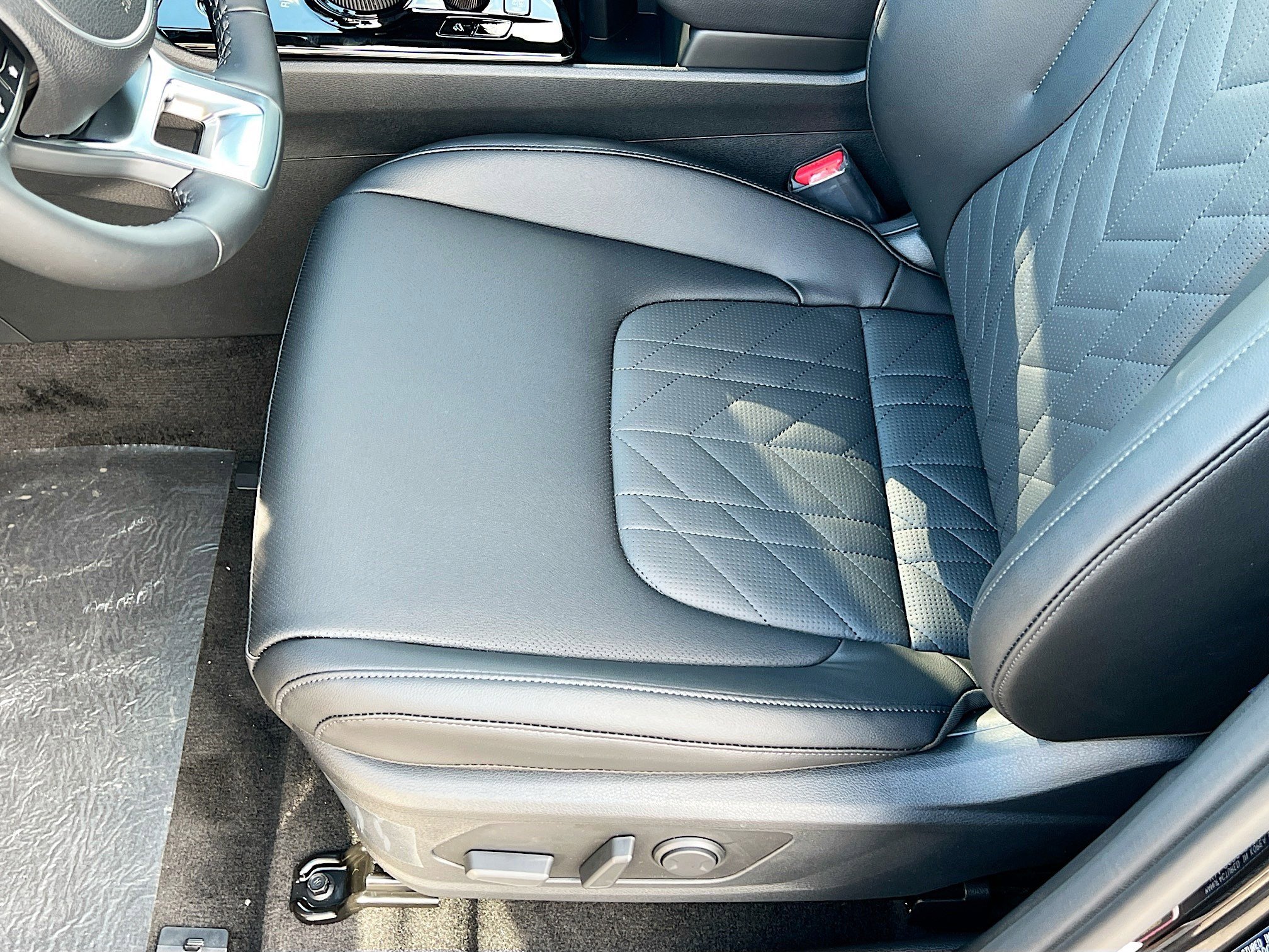 2025 Kia Sportage Plug-In Hybrid X-Line photo 4