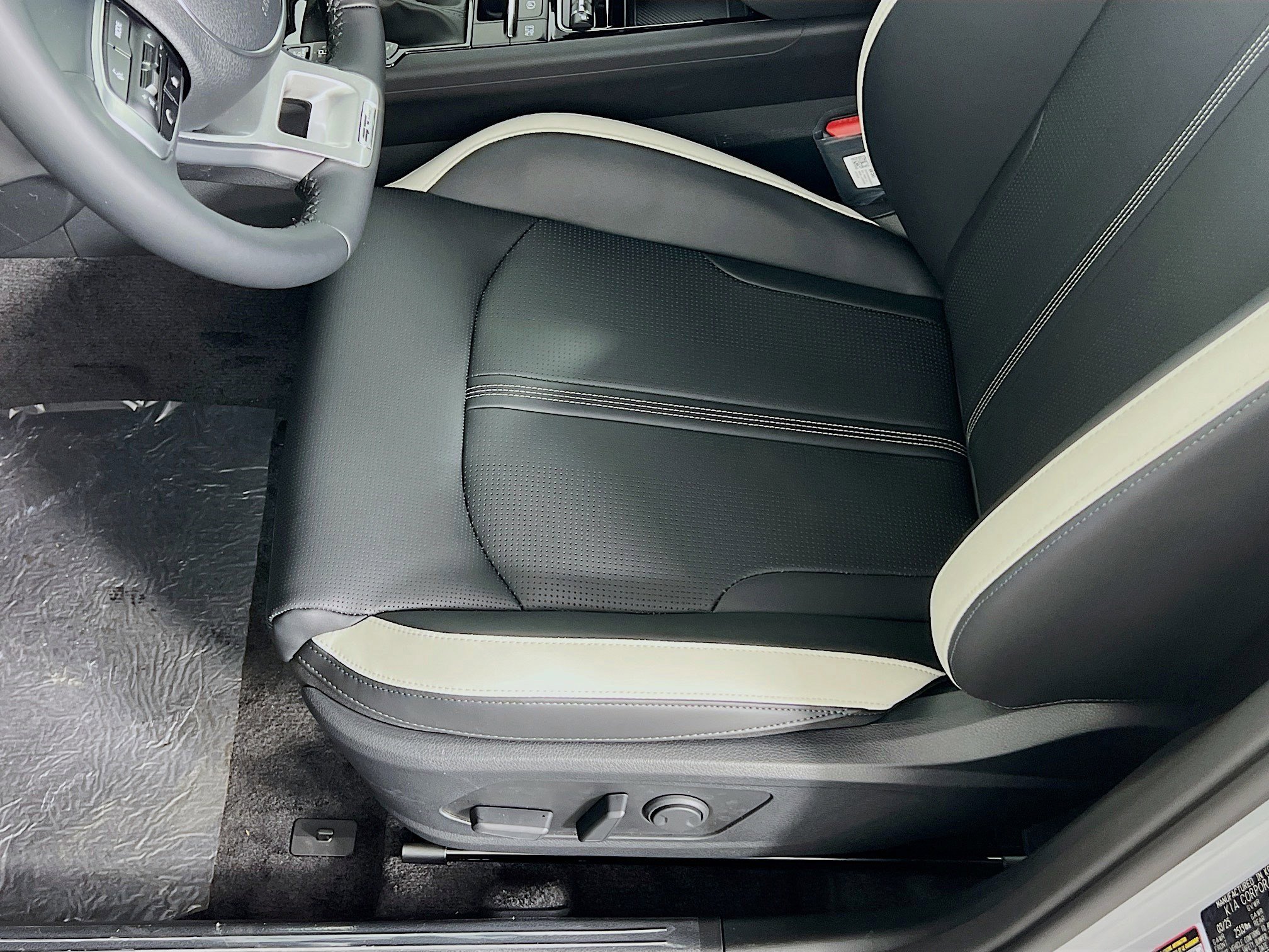 2025 Kia K5 GT-Line photo 4