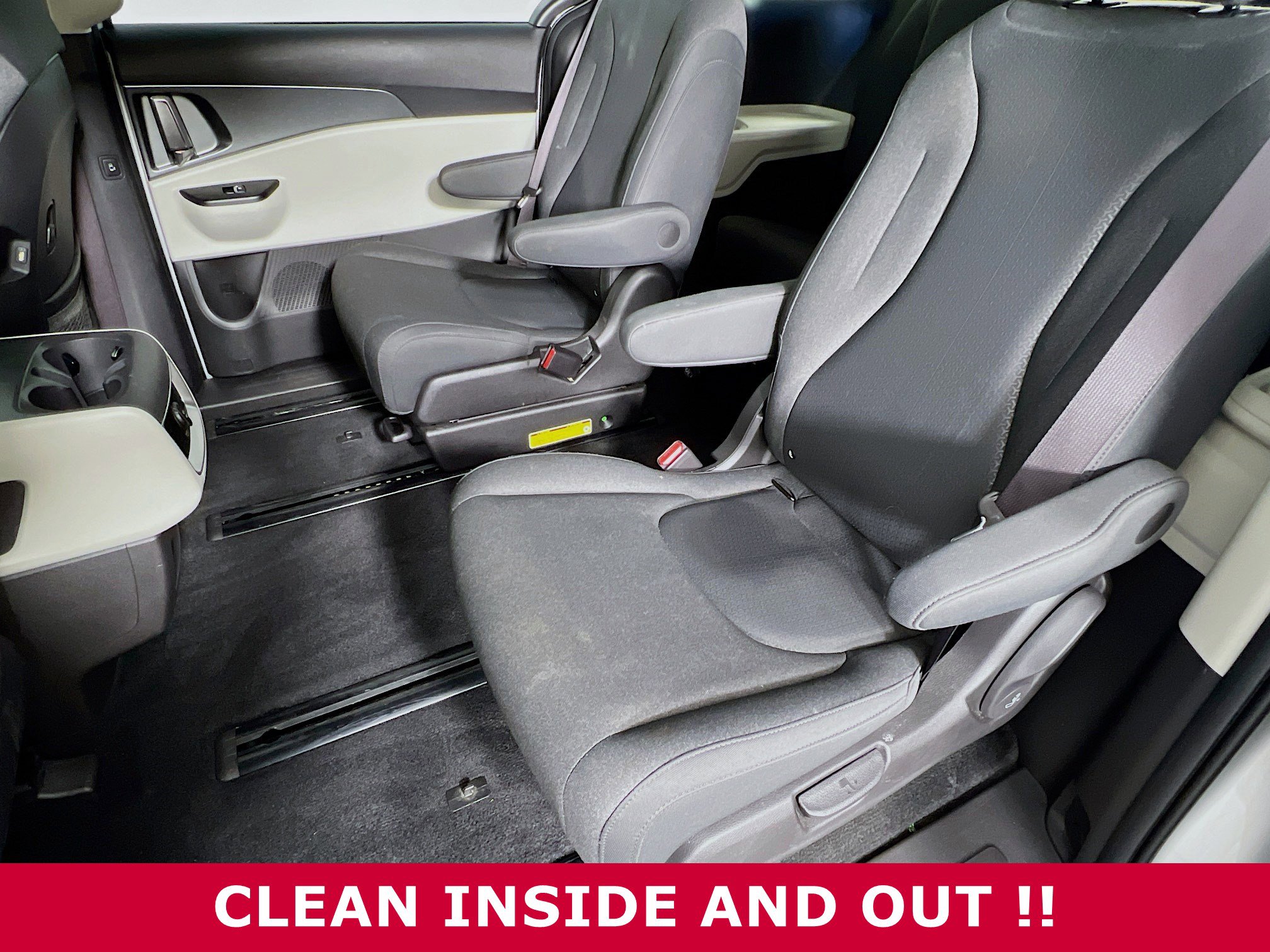 2023 Kia Carnival LX photo 4