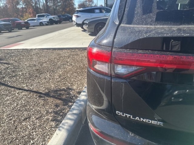 2023 Mitsubishi Outlander SE Black Edition Ralliart photo 3