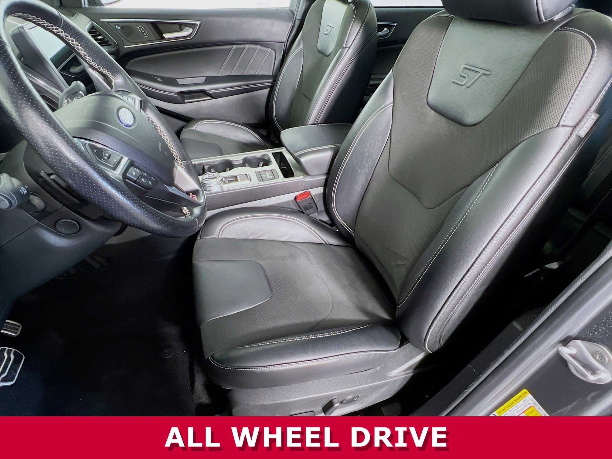 2022 Ford Edge ST photo 3