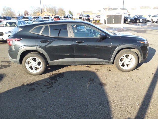 2024 Chevrolet Trax LS photo 2