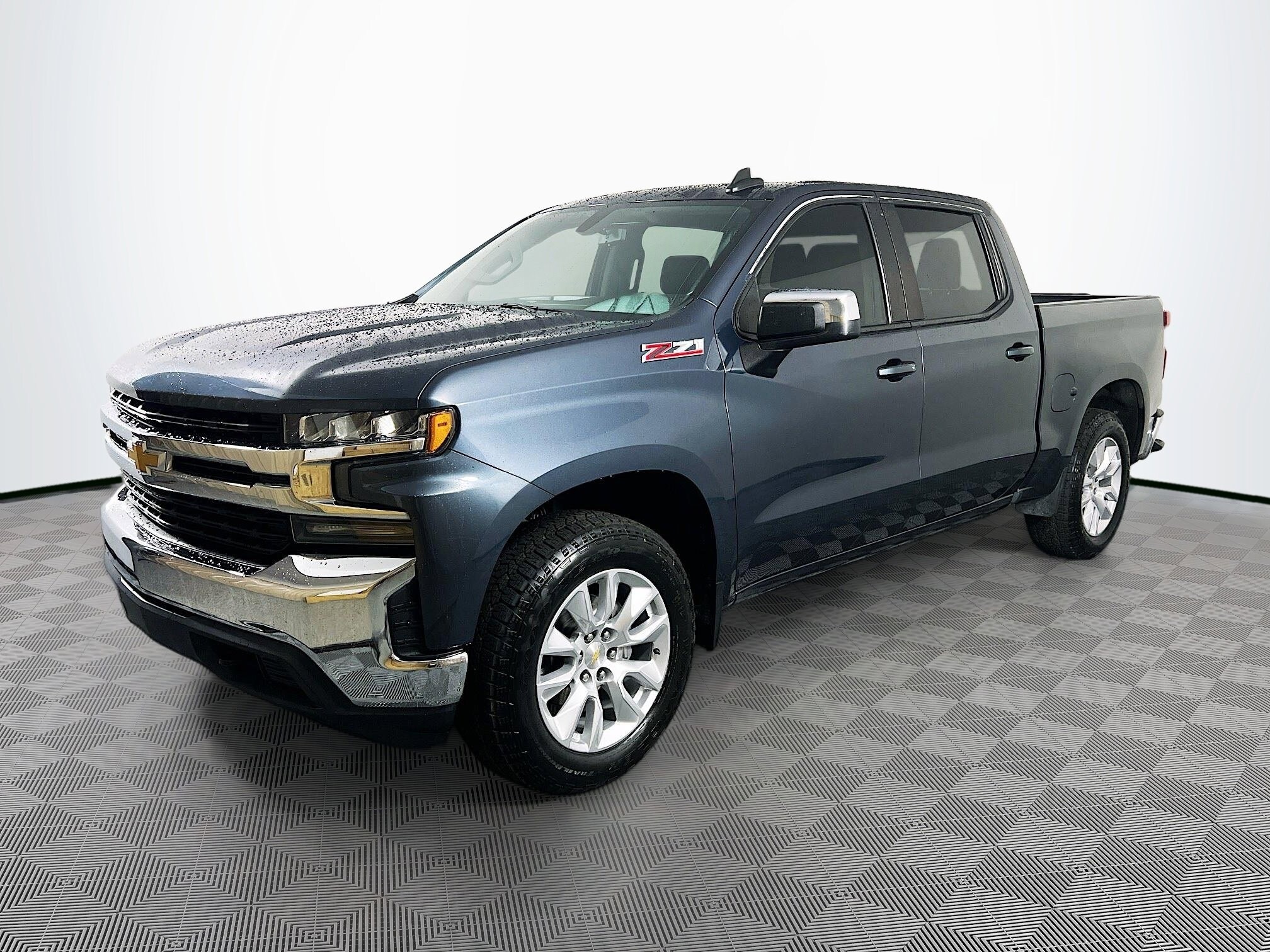 2021 Chevrolet Silverado 1500 LT photo 2