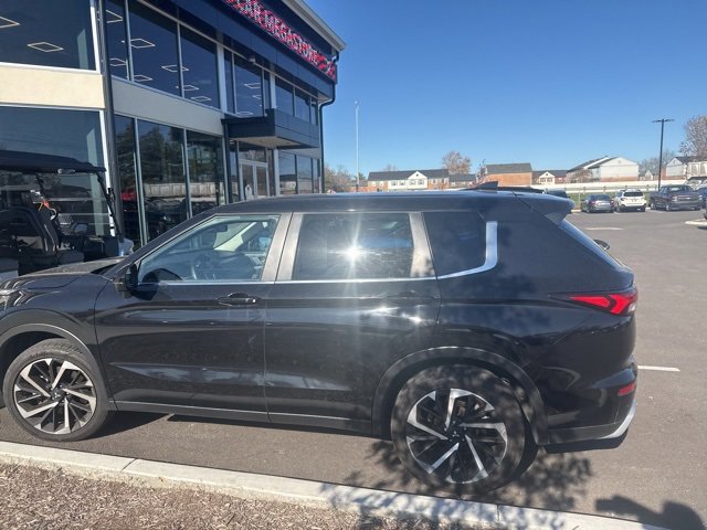 2023 Mitsubishi Outlander SE Black Edition Ralliart photo 2