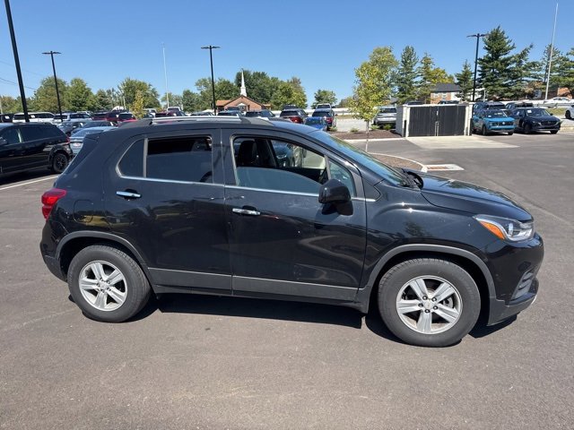 2020 Chevrolet Trax LT photo 2