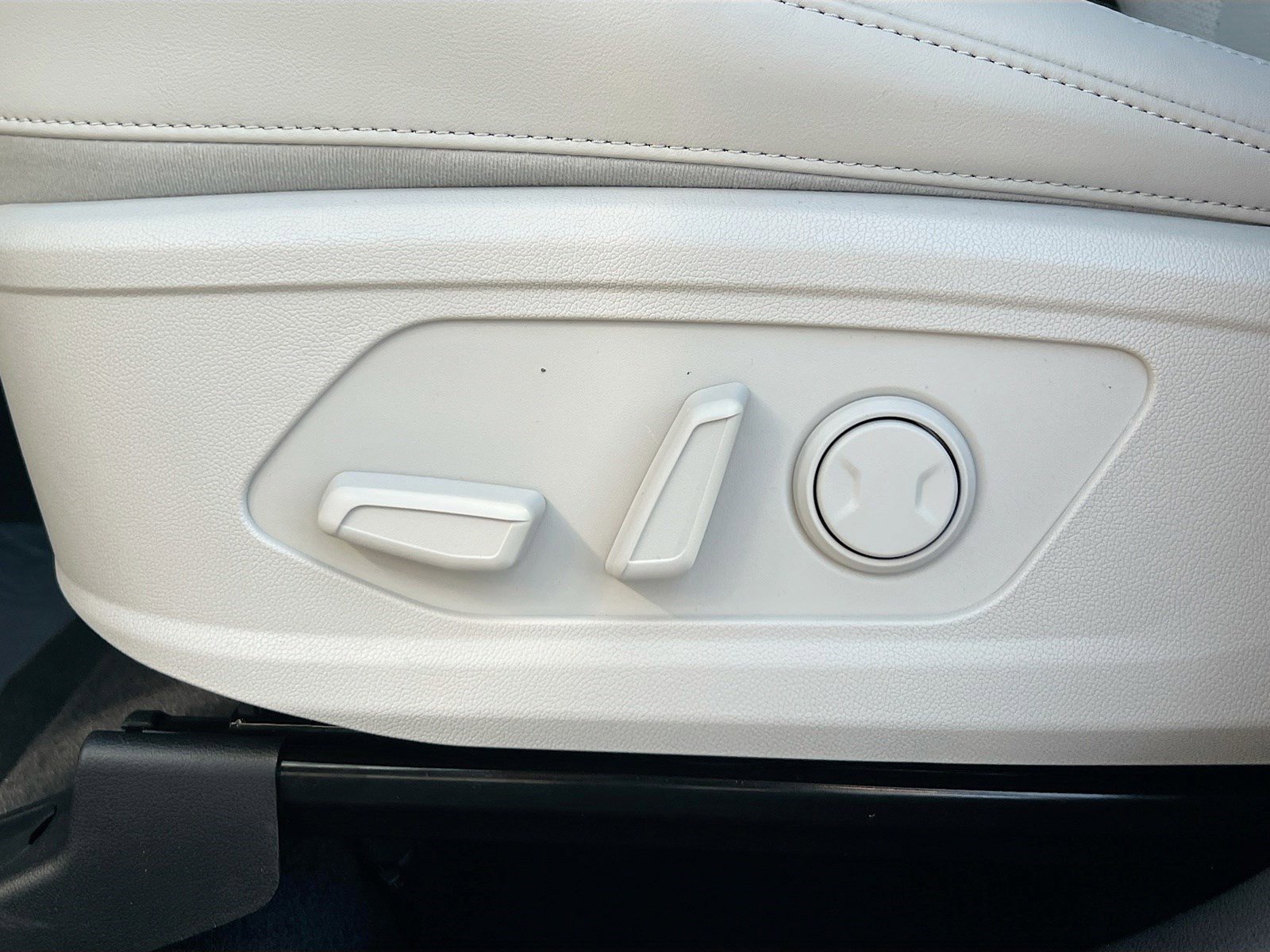 2025 Kia Sorento S photo 4