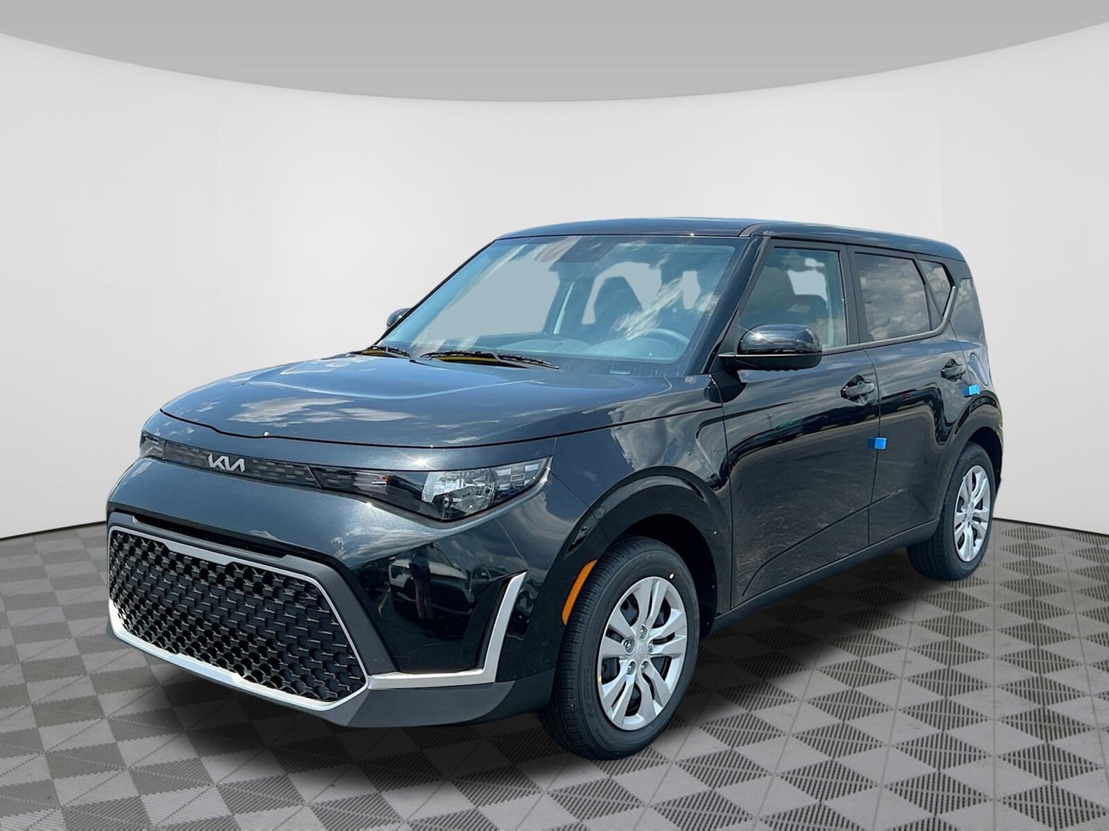 2025 Kia Soul LX photo 2