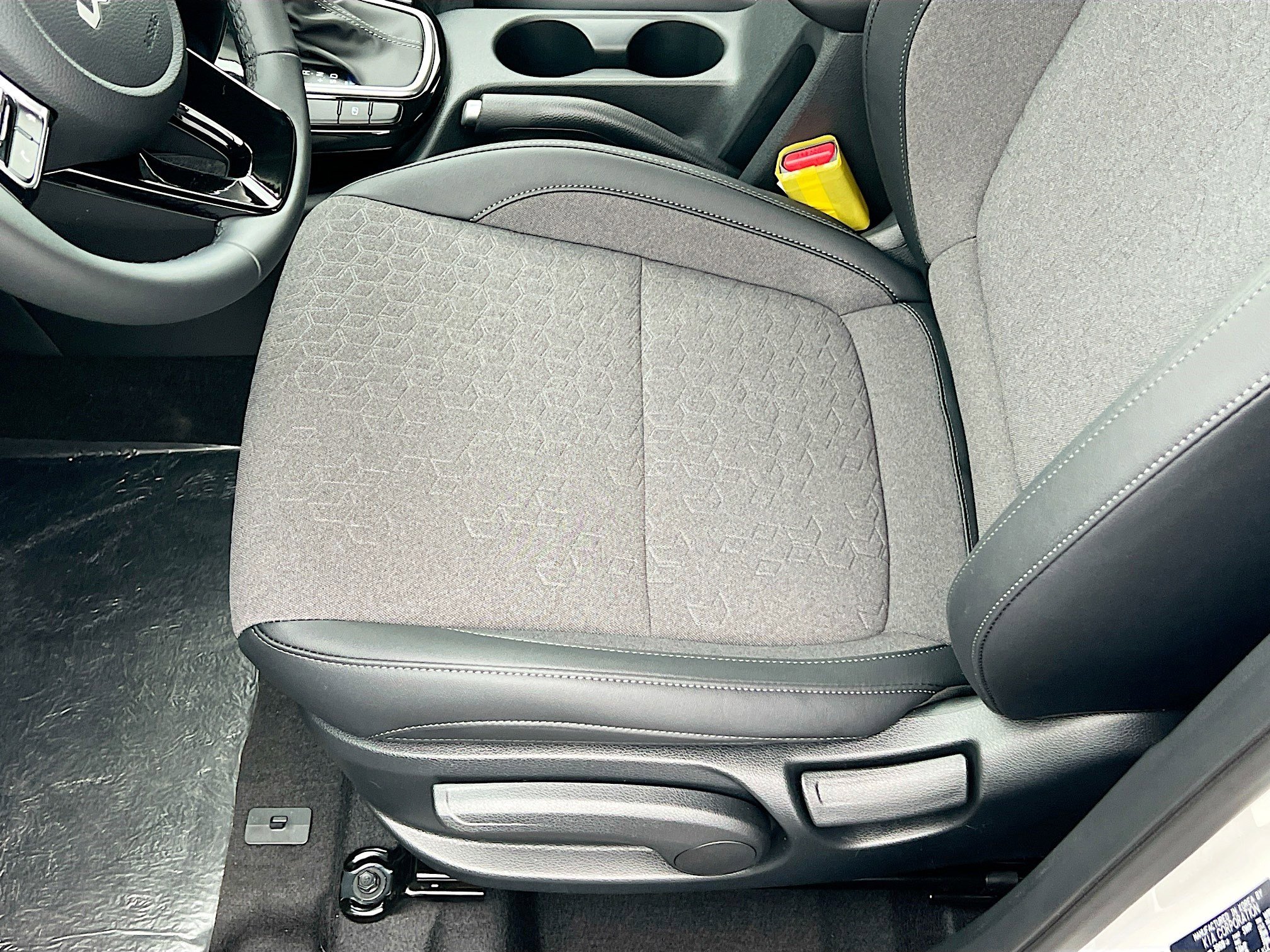 2025 Kia Seltos S photo 4