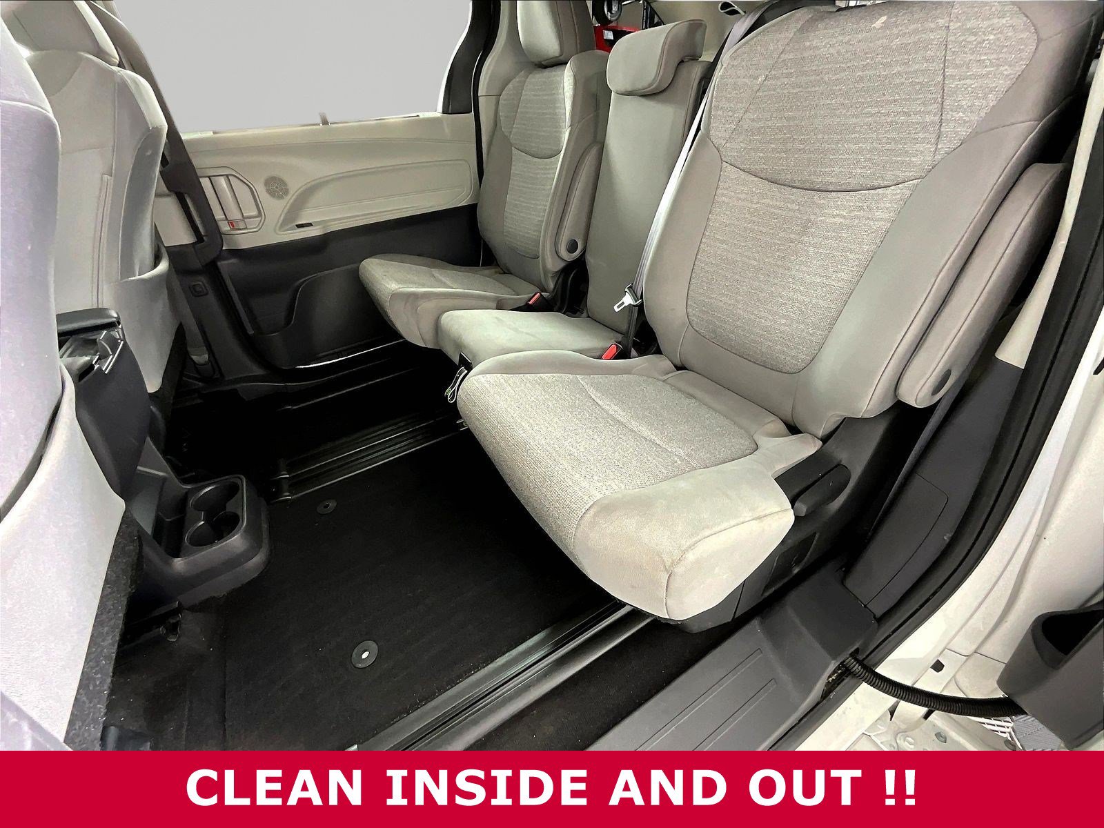 2022 Toyota Sienna LE - Photo 22
