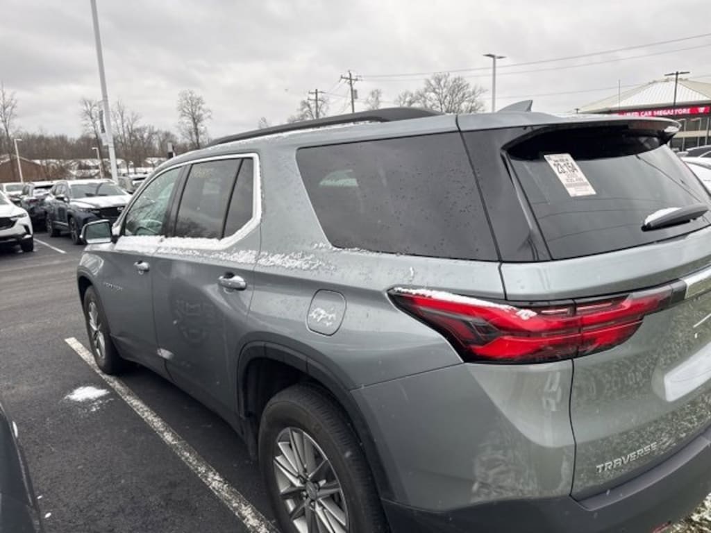 Used 2023 Chevrolet Traverse LT Cloth SUV