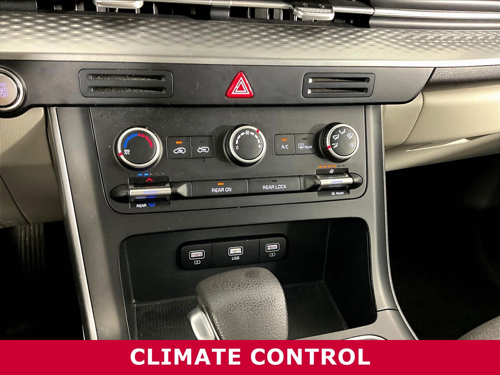 2022 Kia Carnival LX - Photo 15