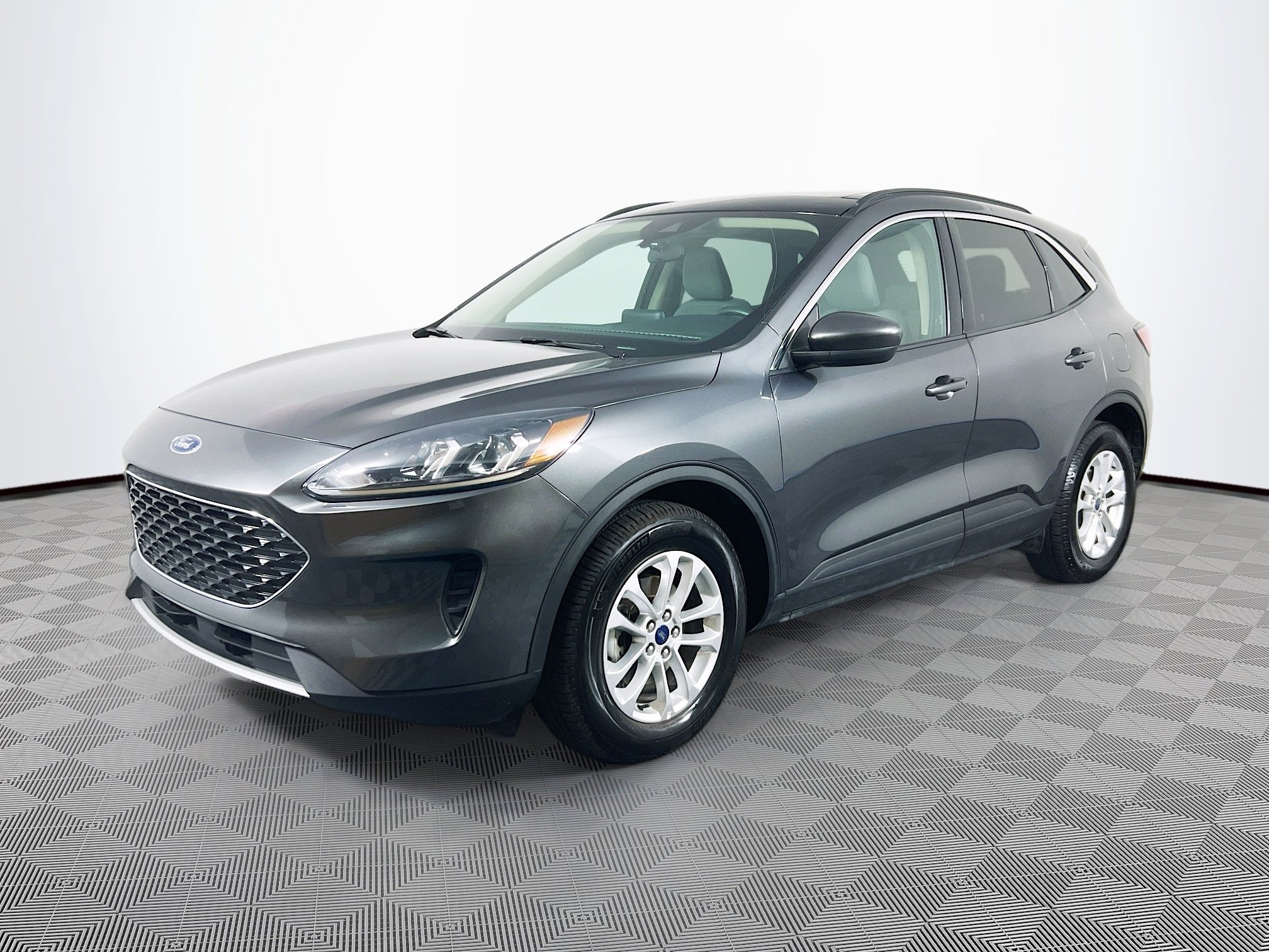 2020 Ford Escape SE photo 2