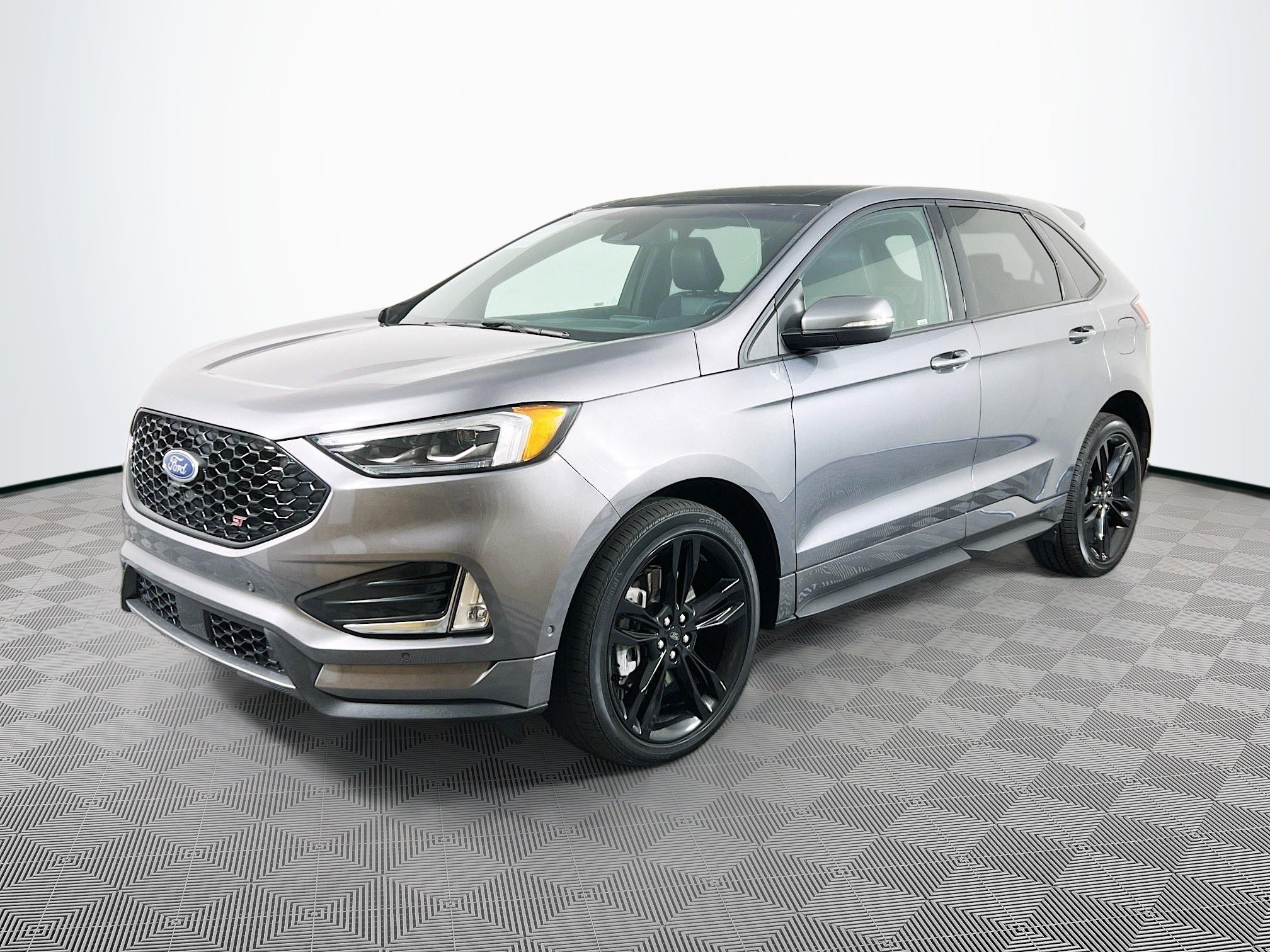2022 Ford Edge ST photo 2