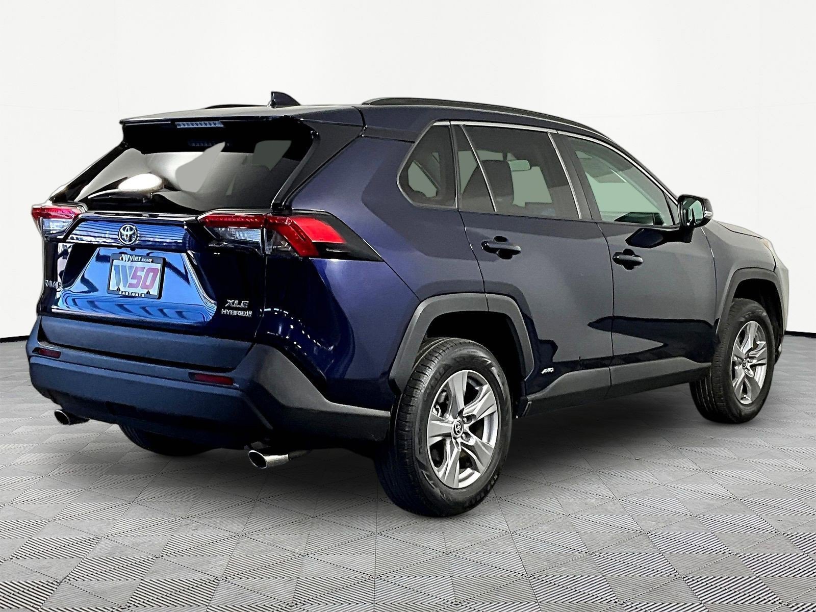 2022 Toyota RAV4 XLE - Photo 6