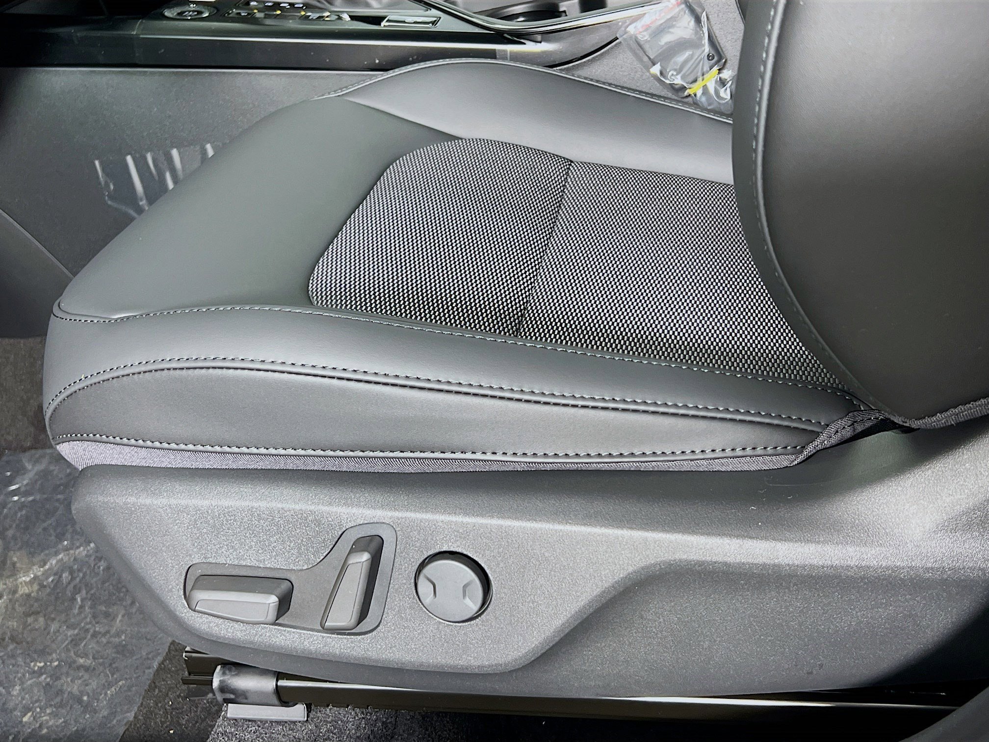 2025 Kia Niro EX photo 4