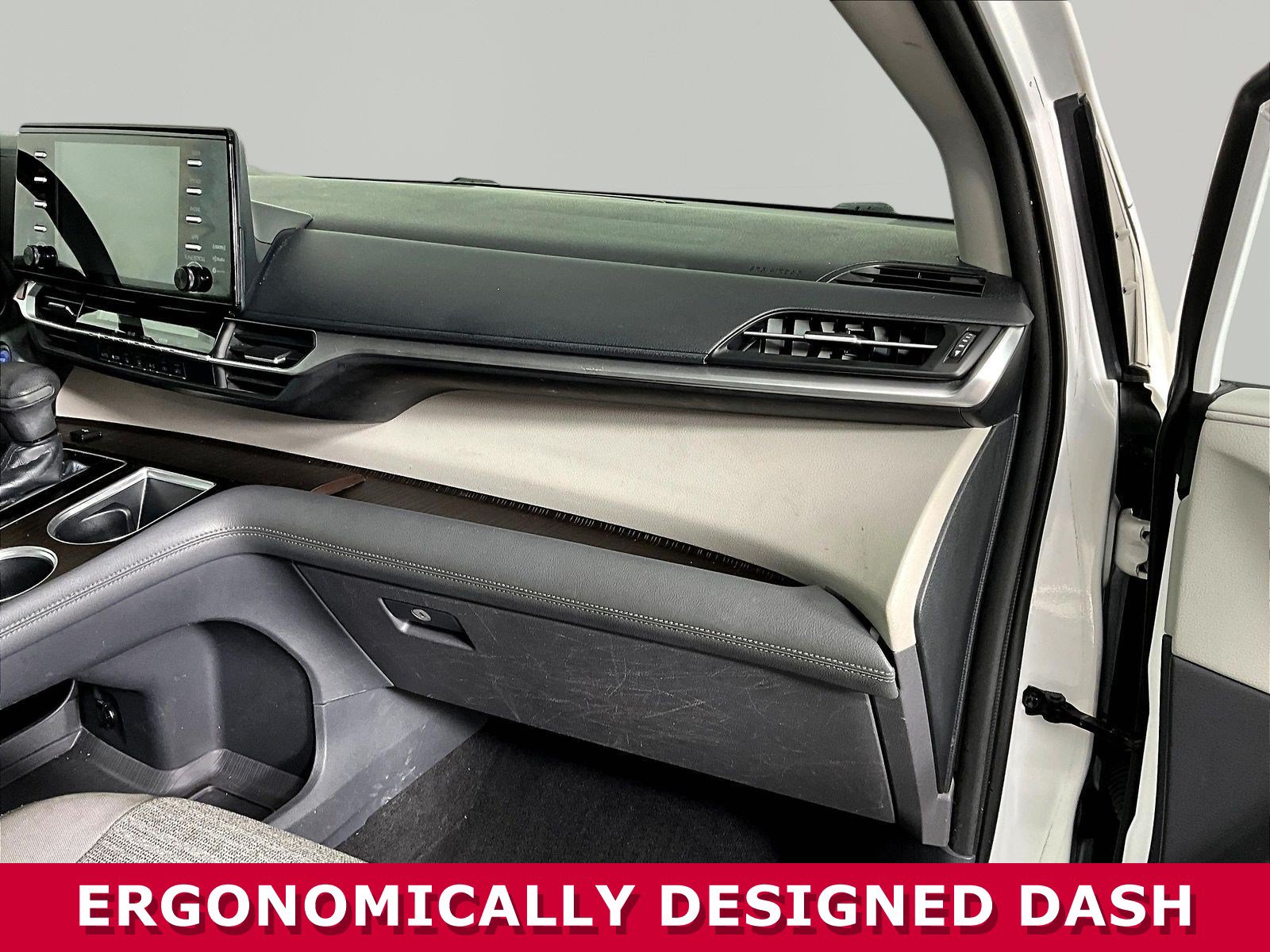 2022 Toyota Sienna LE - Photo 26