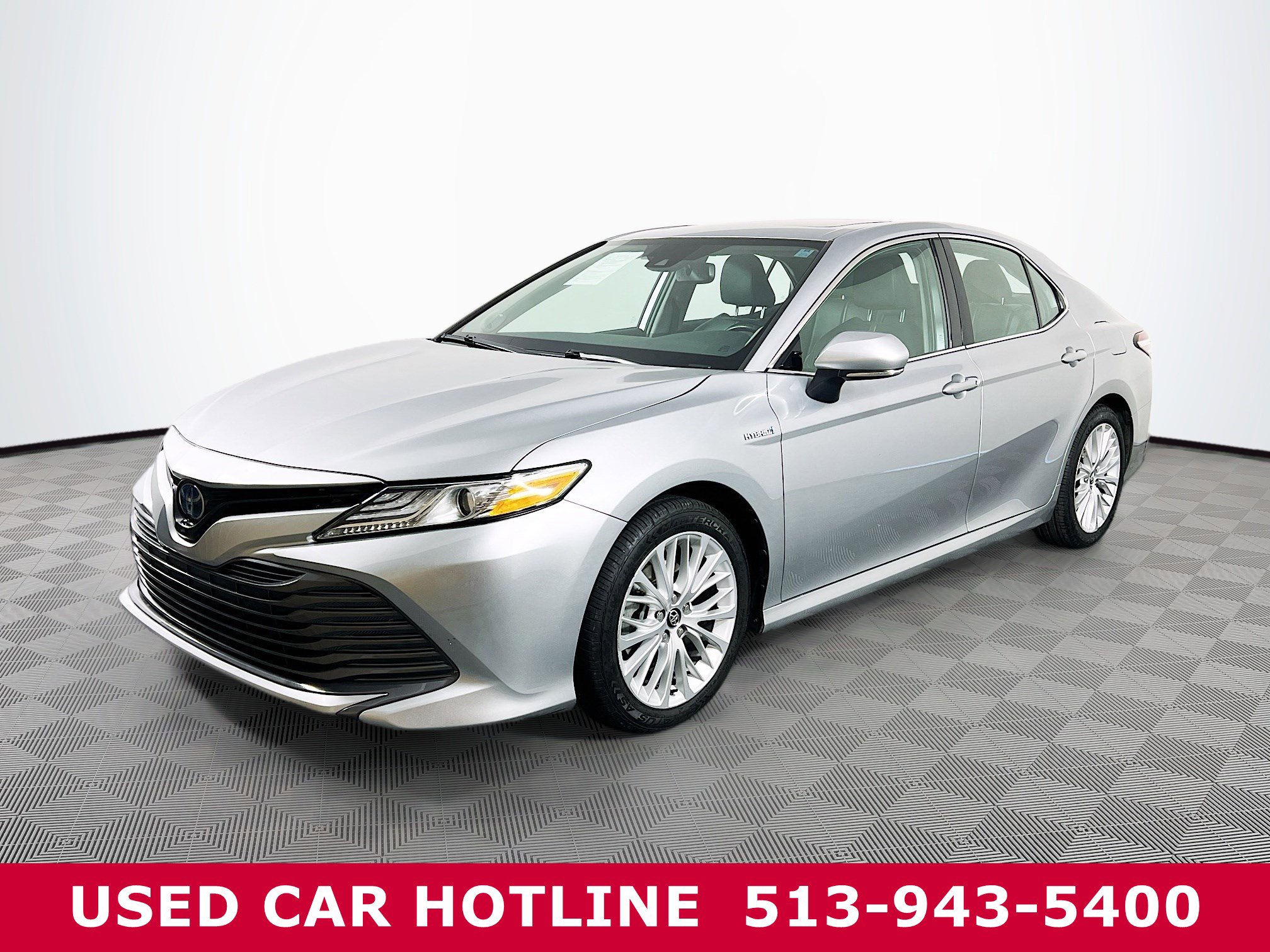 2020 Toyota Camry Hybrid XLE photo 2