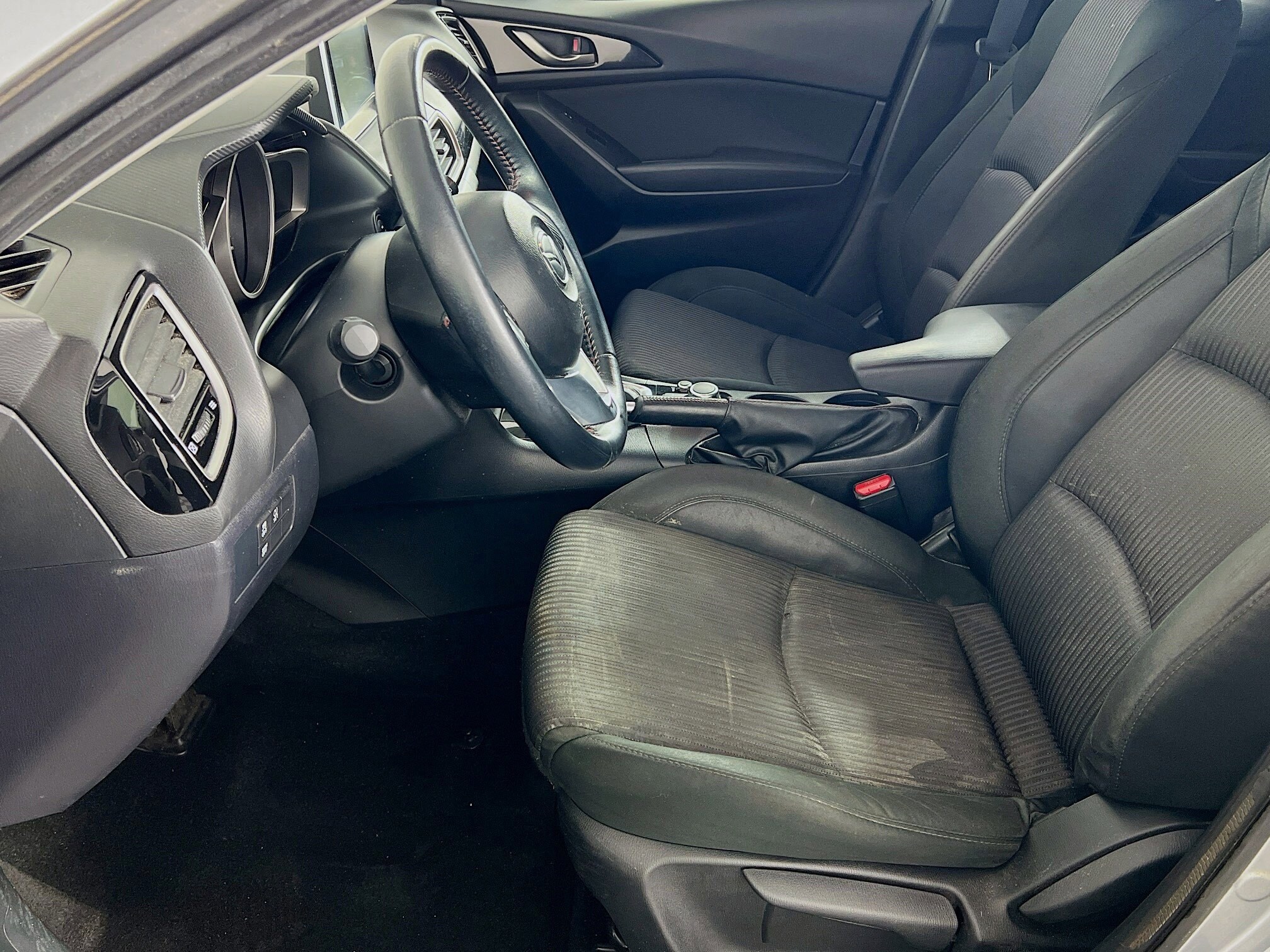 2016 Mazda Mazda3 Touring photo 3