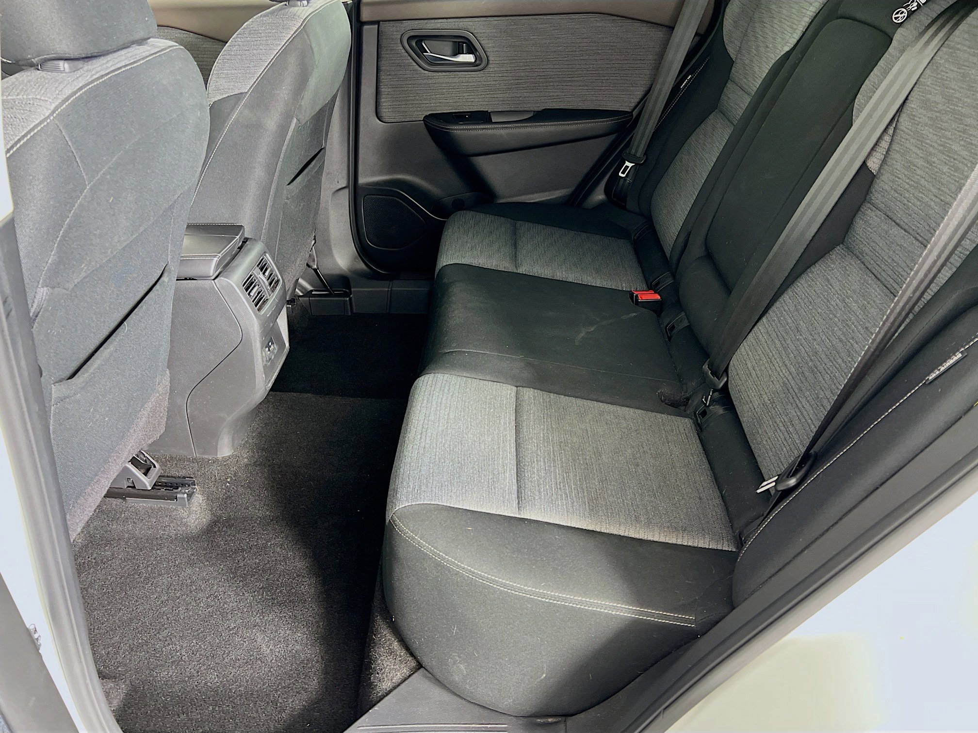 2021 Nissan Rogue SV photo 4