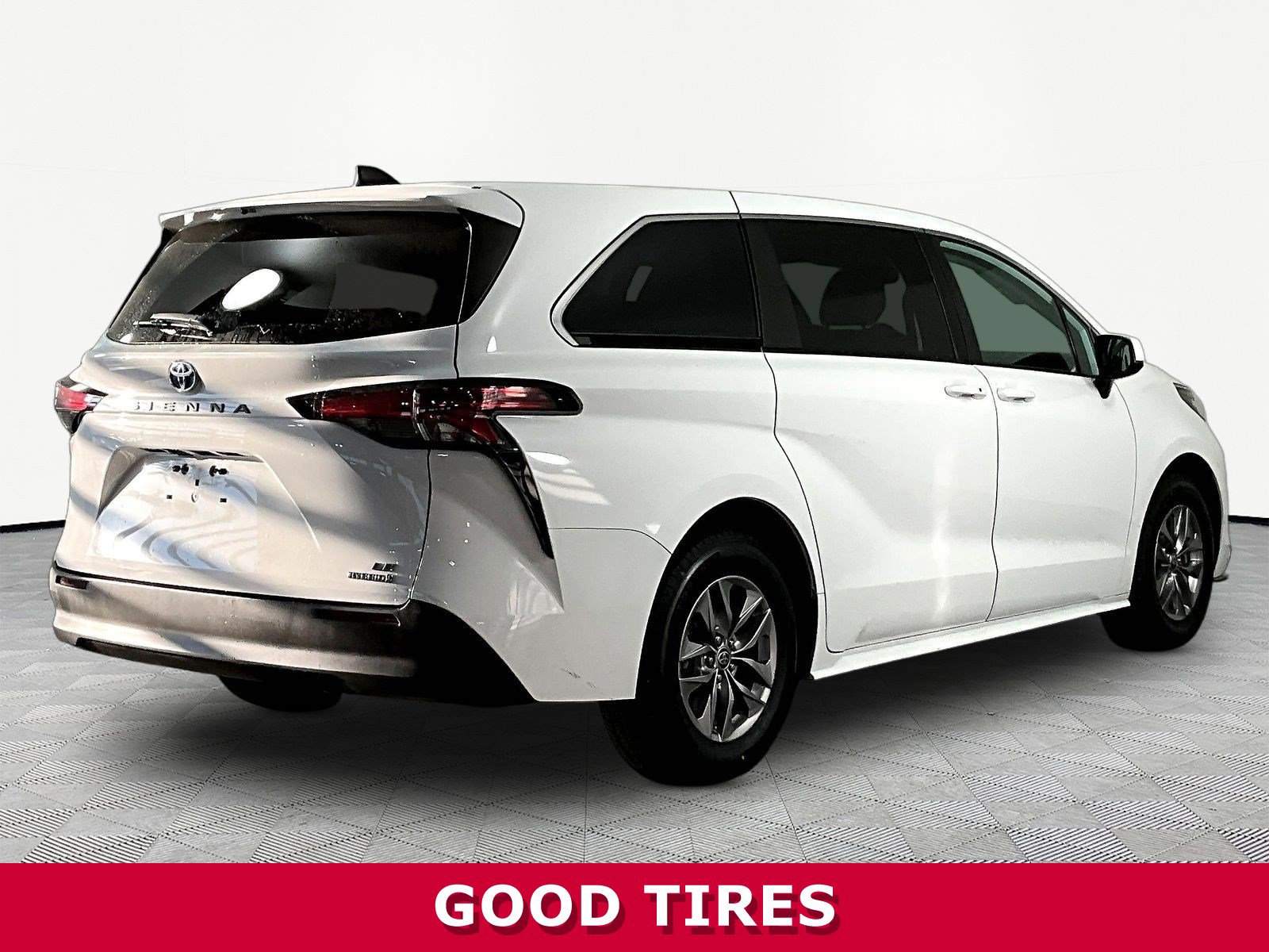 2022 Toyota Sienna LE - Photo 8