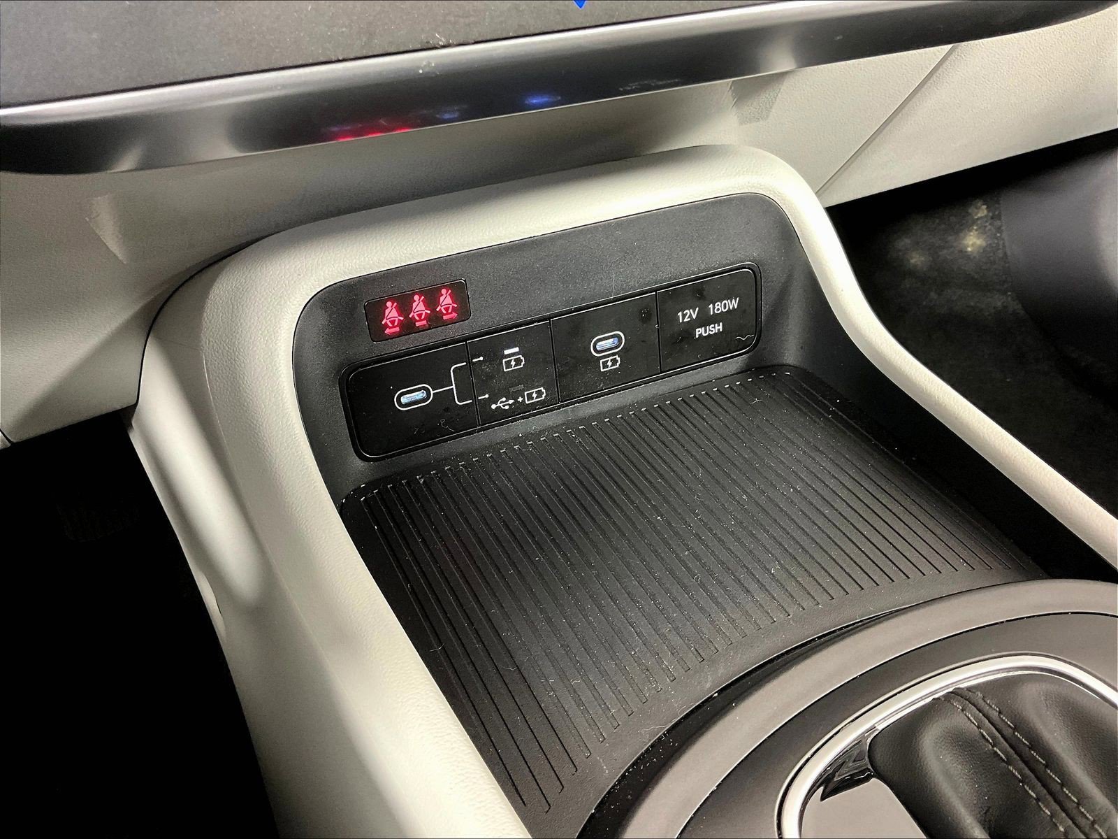2025 Hyundai Kona SEL - Photo 14