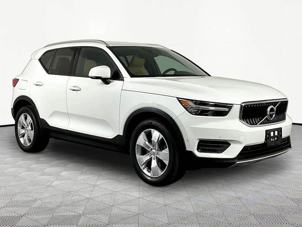 Used 2019 Volvo XC40 Momentum SUV