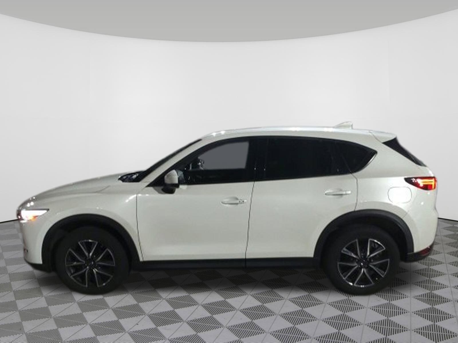 2017 Mazda CX-5 Grand Touring photo 3