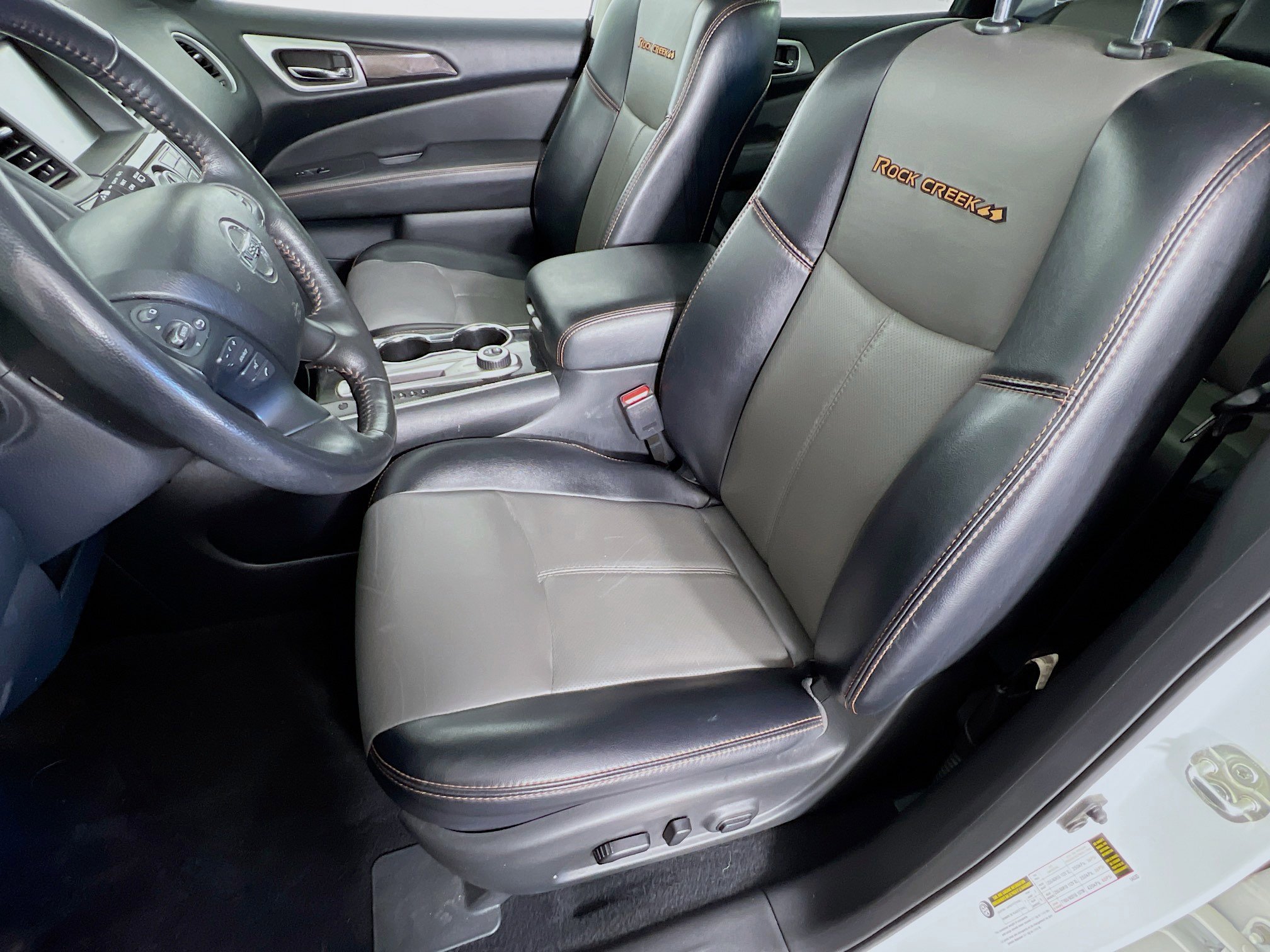 2020 Nissan Pathfinder SL photo 2