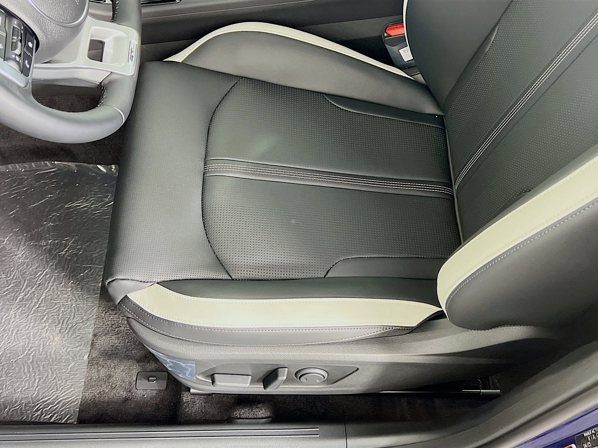2025 Kia K5 GT-Line photo 4