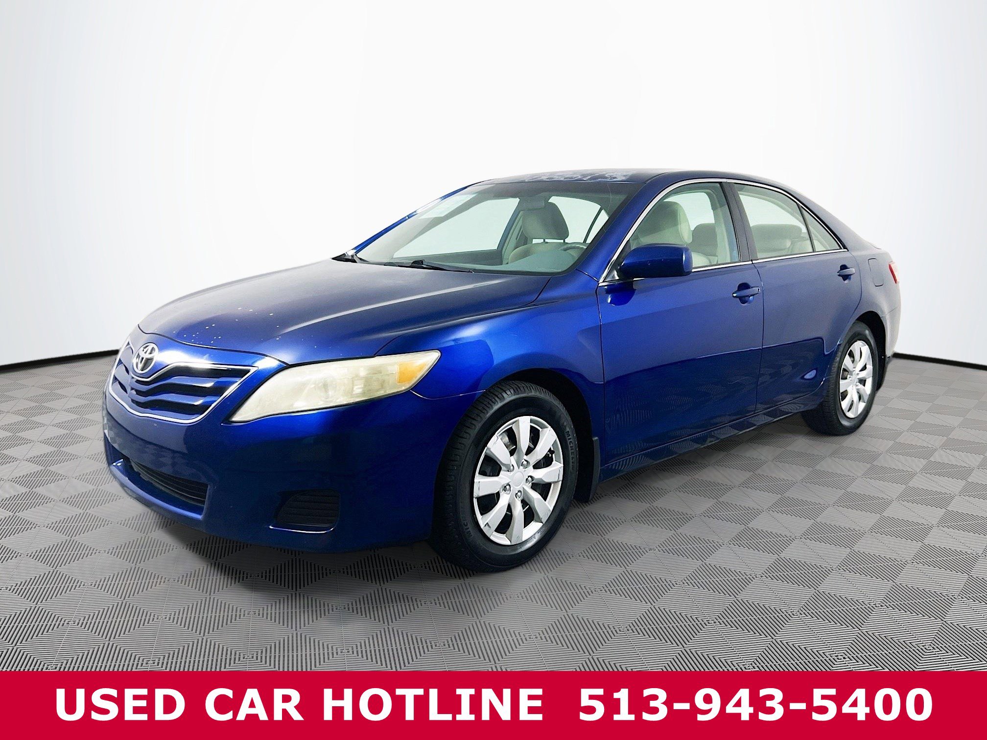2010 Toyota Camry LE photo 2