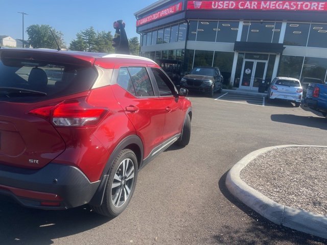 2020 Nissan Kicks SR photo 2